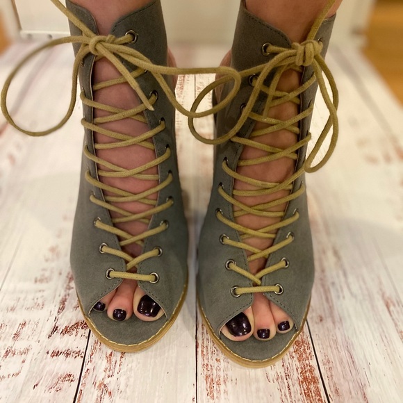 Shoes - SOLD - Gray Lace Up Block Heels - Super Cute!